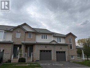 60 Cloverleaf Dr in Hamilton, ON - Building Photo - Building Photo