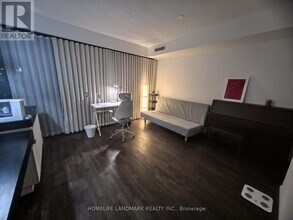 101 Charles St E in Toronto, ON - Building Photo - Building Photo