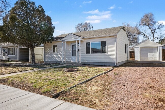1208 Falcon Ave in Colorado Springs, CO - Building Photo - Building Photo