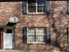 220 Piney Mountain Rd in Greenville, SC - Building Photo