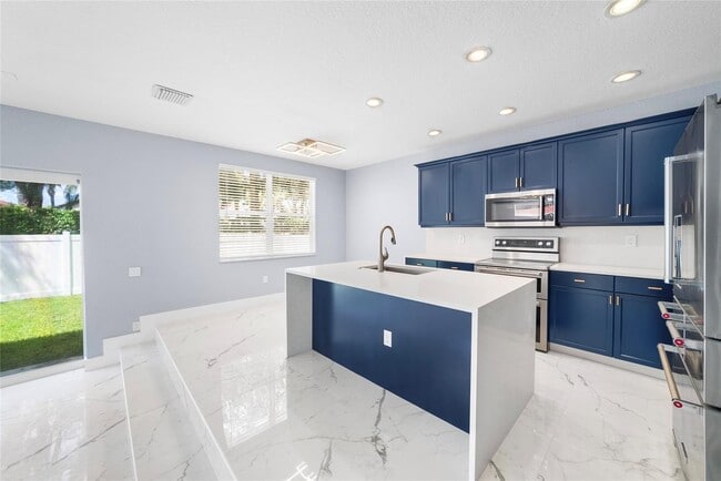 5030 SW 155th Ter in Miramar, FL - Foto de edificio - Building Photo