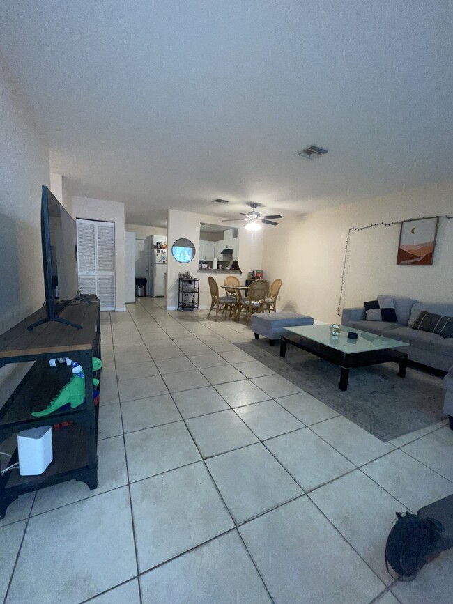 1010-1012 NW 3rd Ave, Unit 1012