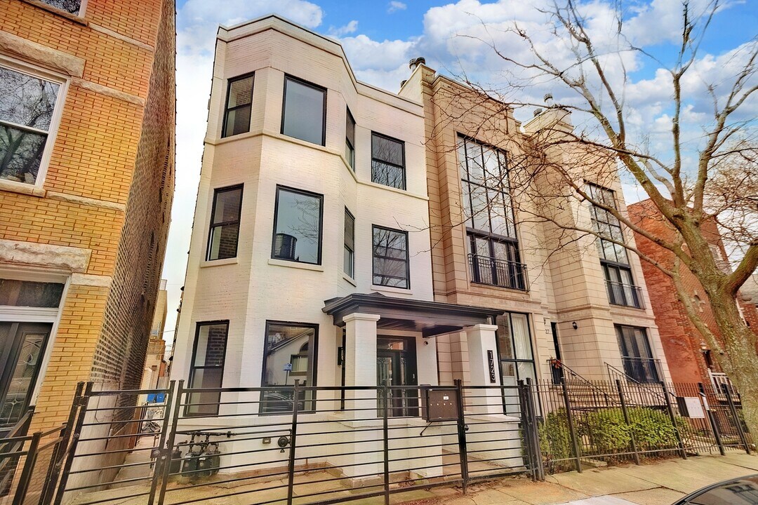 1723 W Pierce Ave in Chicago, IL - Building Photo