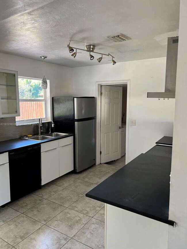 5634 Madison St in Hollywood, FL - Building Photo - Building Photo