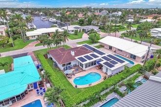 2212 NE 32nd Ave in Fort Lauderdale, FL - Foto de edificio - Building Photo