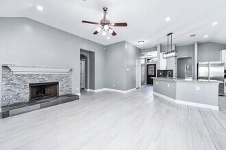 5006 Riverbridge Ct in Spring, TX - Building Photo - Building Photo