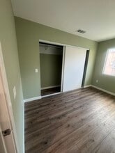 1429 E 82nd St, Unit B in Los Angeles, CA - Building Photo - Building Photo