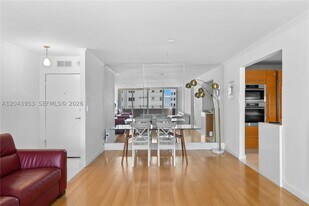 11 11th St in Miami Beach, FL - Building Photo