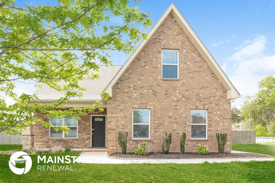 1125 Winding Branch Dr in Christiana, TN - Foto de edificio