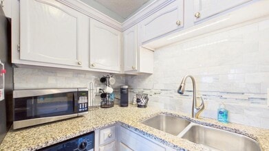 301 Lullwater Dr in Panama City Beach, FL - Building Photo - Building Photo