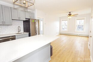 1076 Fulton St, Unit Duplex in Rahway, NJ - Building Photo