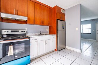 4061 N Dixie Hwy in Oakland Park, FL - Building Photo - Building Photo