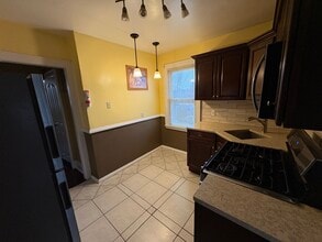 11543 Mexico St, Unit 2nd Fl / finished Attic in Saint Albans, NY - Foto de edificio - Building Photo