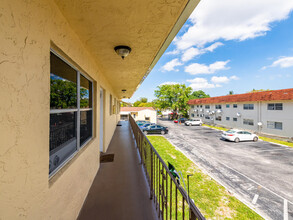 2510 Pierce St in Hollywood, FL - Building Photo - Building Photo