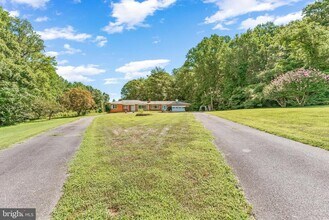 2535 Solomons Island Rd in Huntingtown, MD - Building Photo - Building Photo