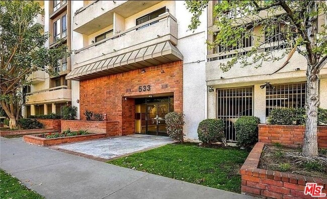 property at 533 S St Andrews Pl