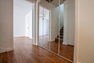 1463 Redbud Trl, Unit C in West Lake Hills, TX - Building Photo - Building Photo