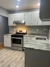 18 Magnolia Ave, Unit 1Floor in Kearny, NJ - Foto de edificio - Building Photo