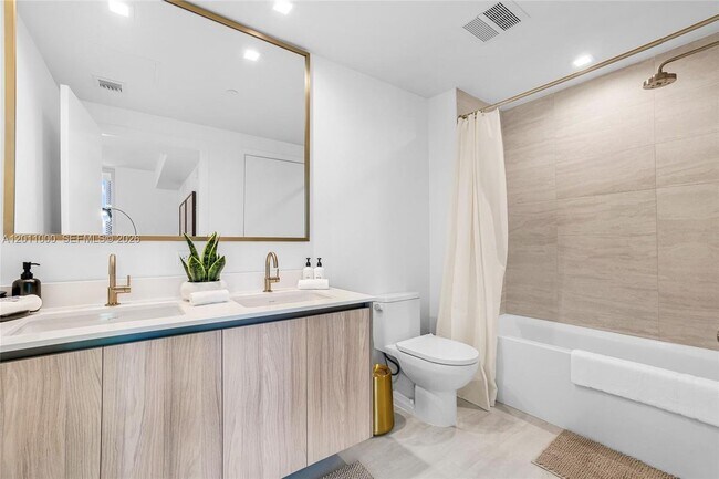 77 SE 5th St, Unit 3305 in Miami, FL - Building Photo - Building Photo