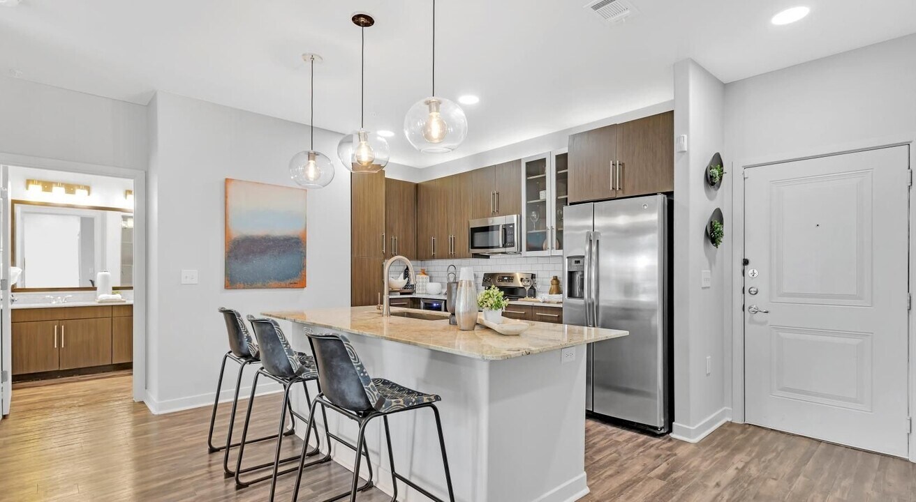 2627 Live Oak St, Unit 1376 in Dallas, TX - Building Photo