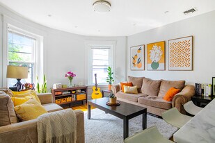 14 Smythe St, Unit 4 in Brookline, MA - Building Photo