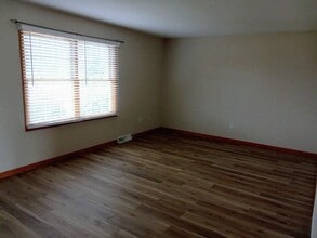 9450 Lapp Rd in Clarence Center, NY - Foto de edificio - Building Photo