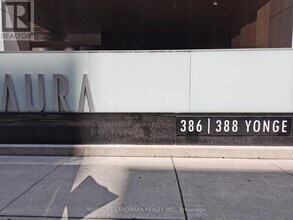 386 Yonge St in Toronto, ON - Building Photo - Building Photo