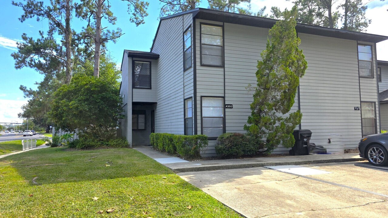 4303 SW 21st Ln in Gainesville, FL - Building Photo