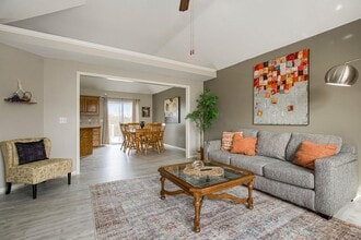 212 Rachel Ct in Independence, MO - Foto de edificio - Building Photo