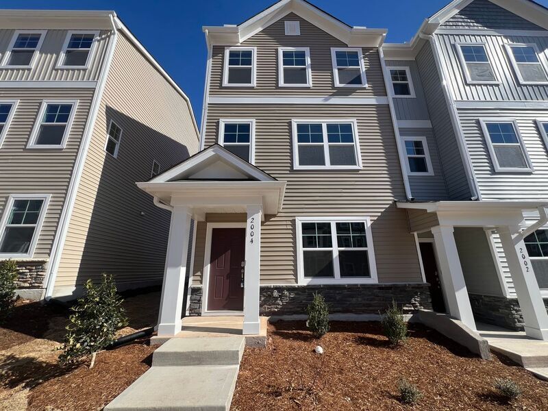 2004 Sequoia Ln in Morrisville, NC - Building Photo