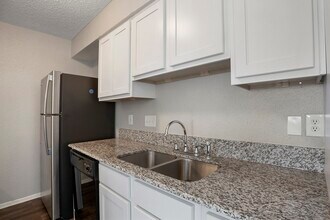 2804 Rio Grande St, Unit 220 in Austin, TX - Building Photo - Building Photo