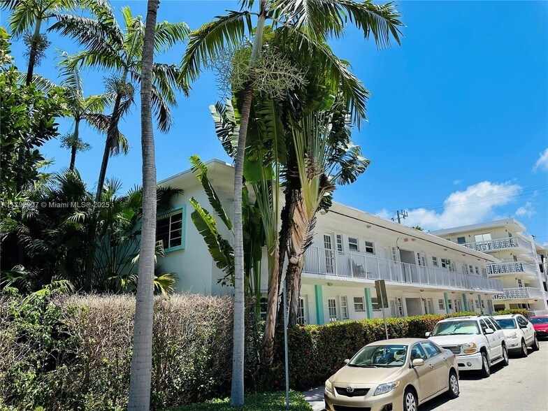 911 Meridian Ave, Unit 107 in Miami Beach, FL - Building Photo