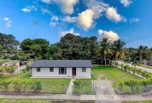 3354 NW 181st St in Miami Gardens, FL - Building Photo