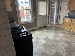 238-240 Oak St in Manchester, CT - Building Photo - Building Photo