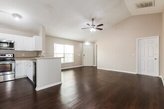624 Cape Cod Cir in Valrico, FL - Building Photo - Building Photo