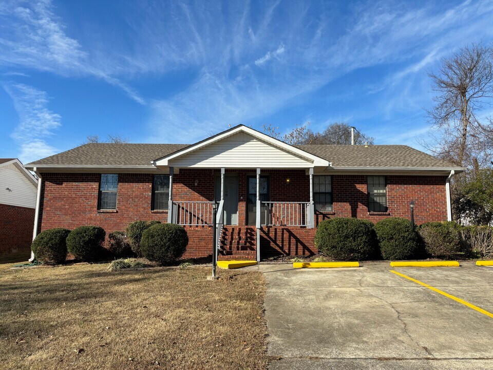 109 Brookland Dr, Unit 109 in Killen, AL - Building Photo