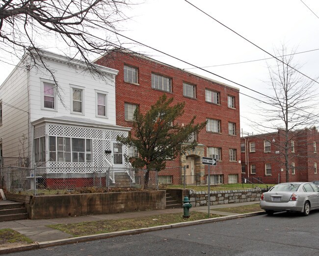 505 Jefferson St NW in Washington, DC - Foto de edificio - Building Photo