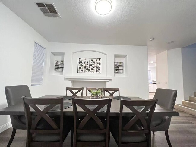 4570 Sparwood Dr in Las Vegas, NV - Building Photo - Building Photo