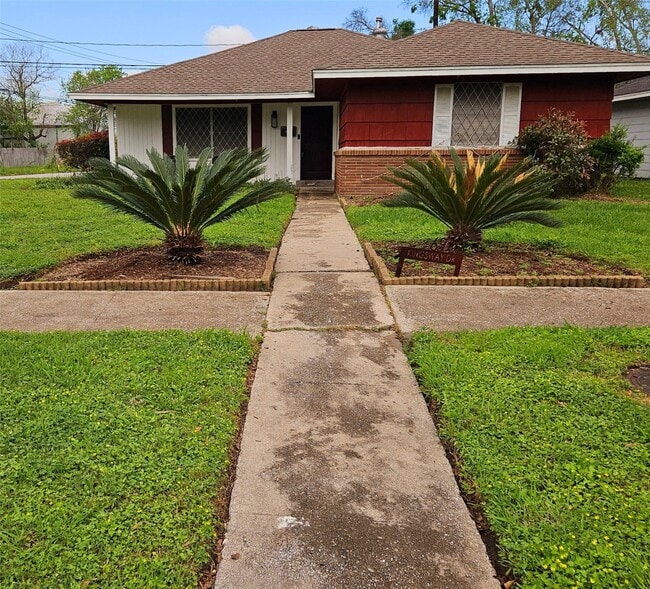 6903 Kingsway Dr in Houston, TX - Building Photo - Building Photo