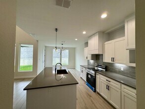 7511 Cresta Bella St in Laredo, TX - Building Photo - Building Photo