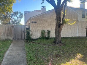 415 Towne House Ln in Richardson, TX - Foto de edificio - Building Photo