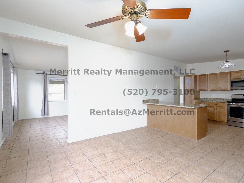 2032 E Blacklidge Dr in Tucson, AZ - Building Photo