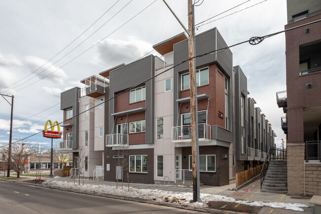 Vaquita Townhomes in the Highlands in Denver, CO - Foto de edificio - Building Photo