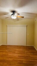 1806 Belmont Ln in North Lauderdale, FL - Foto de edificio - Building Photo