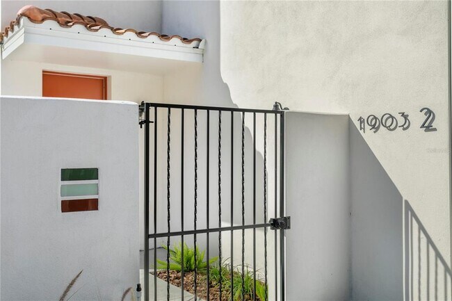 1903 W Bristol Ave in Tampa, FL - Building Photo - Building Photo