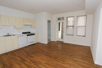 909 W Dakin St, Unit 9C in Chicago, IL - Foto de edificio - Building Photo