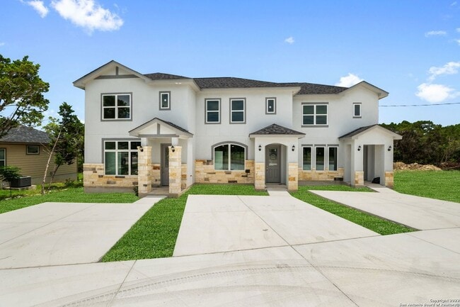 2820 Puter Creek Rd in Spring Branch, TX - Foto de edificio - Building Photo