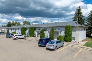 56 Holmes St in Red Deer, AB - Building Photo