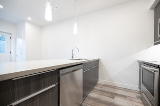 15041 94 Ave NW in Edmonton, AB - Building Photo - Building Photo
