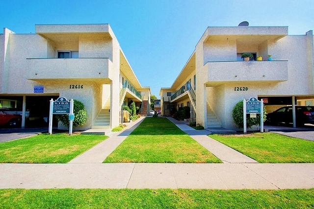 Lido Apartments - 12616-20 Caswell Ave in Los Angeles, CA - Foto de edificio